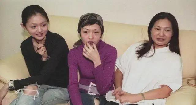 小菲不忍反击了透露未带儿女回京原因冰球突破网站S妈要为大S讨