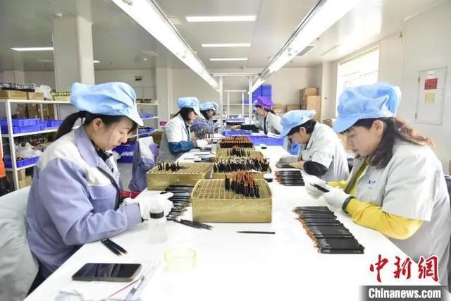 州真有“两把刷子”！冰球突破游戏网站沧(图2)