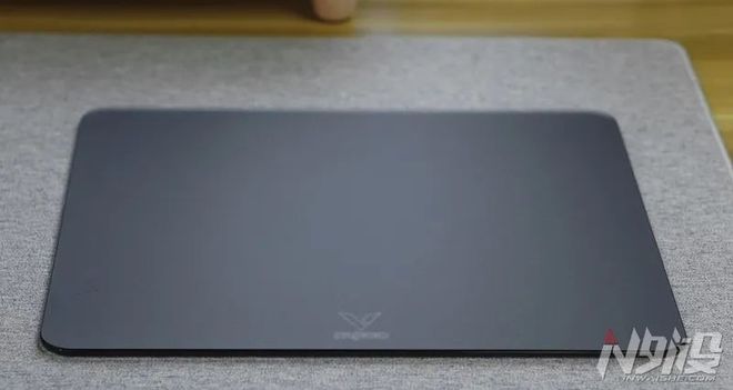 Glass玻璃鼠标垫上手简评冰球突破游戏网站雷柏V10